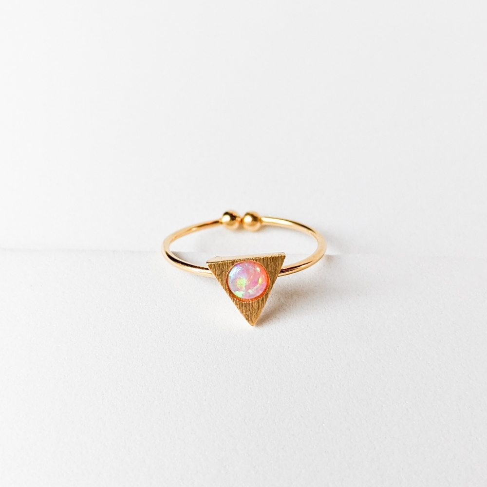 💜🦋LAST🦋 NWT Lovoda Pink Opal Triangle Ring